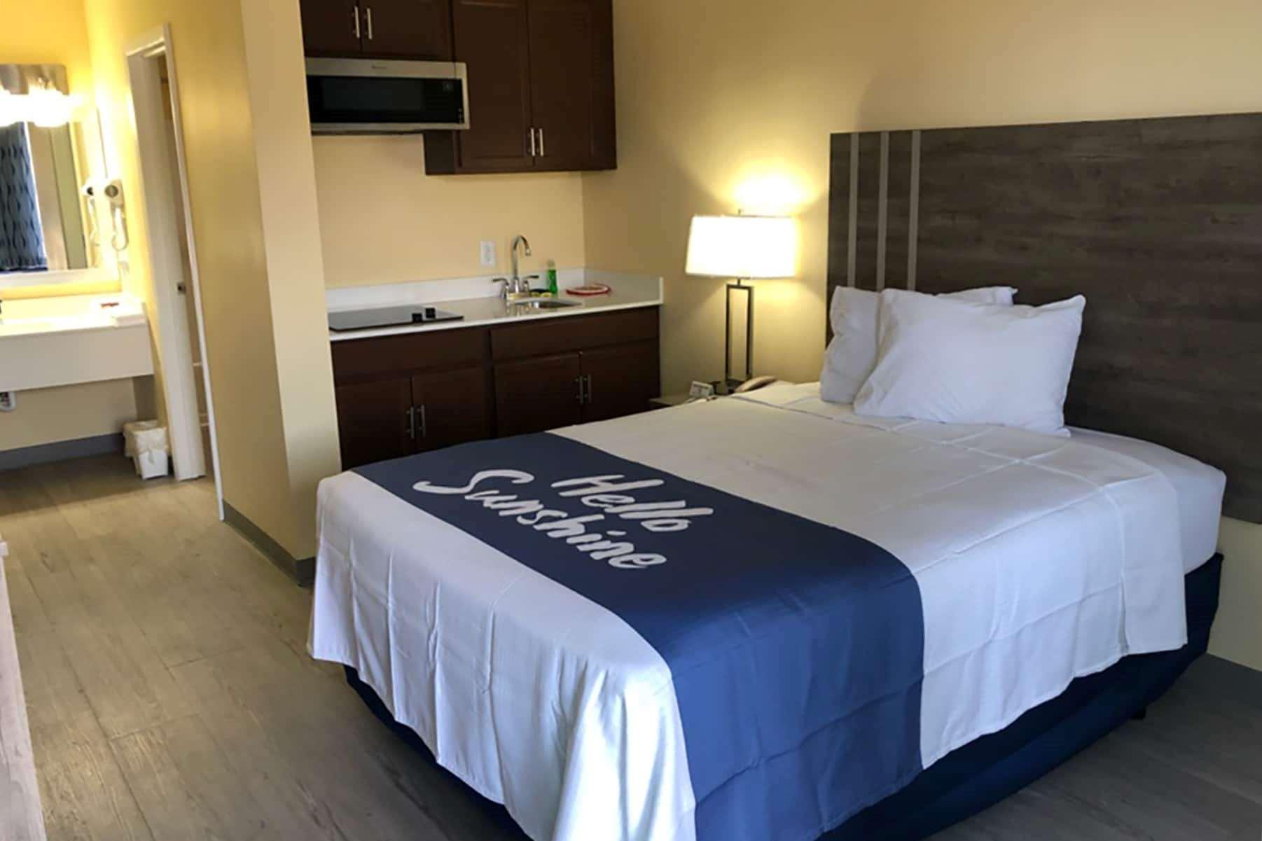 Days Inn By Wyndham Cape Carteret Near Emerald Isle Екстер'єр фото