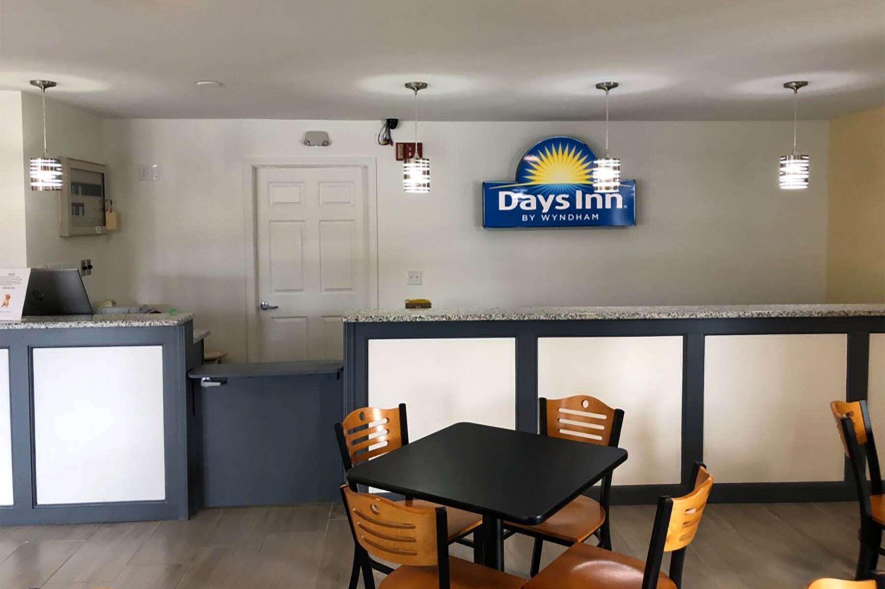 Days Inn By Wyndham Cape Carteret Near Emerald Isle Екстер'єр фото