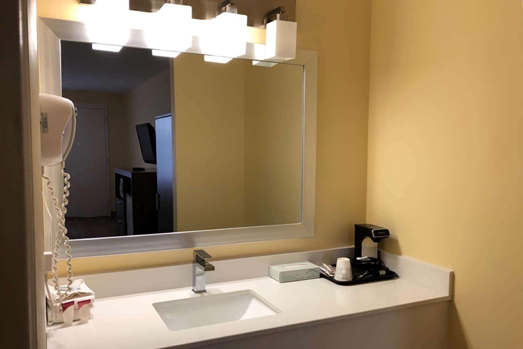 Days Inn By Wyndham Cape Carteret Near Emerald Isle Екстер'єр фото